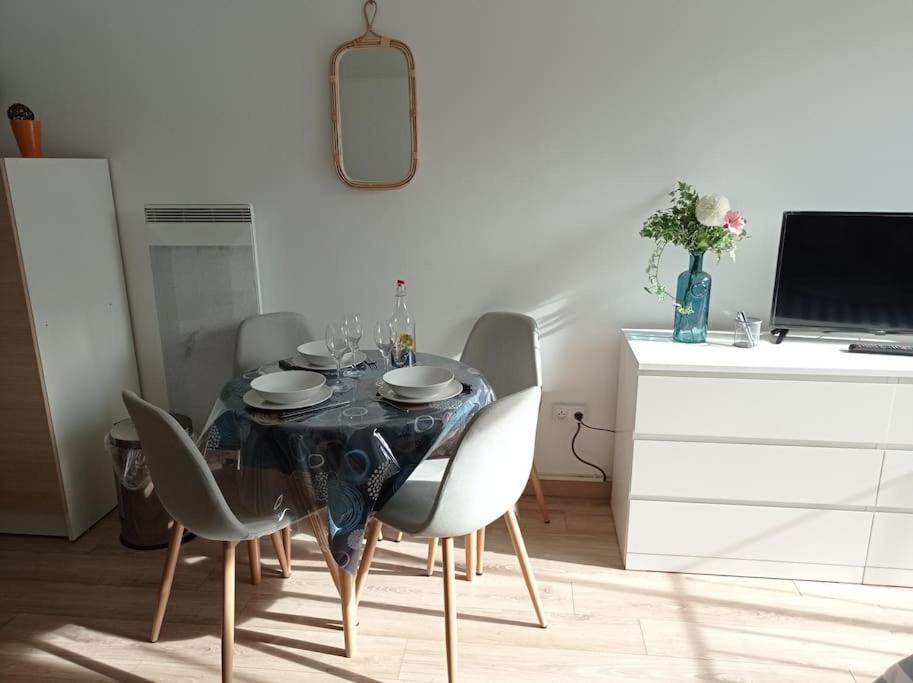 Les Carabins, Clim, Parking, Commerce Fos-sur-Mer Exteriör bild