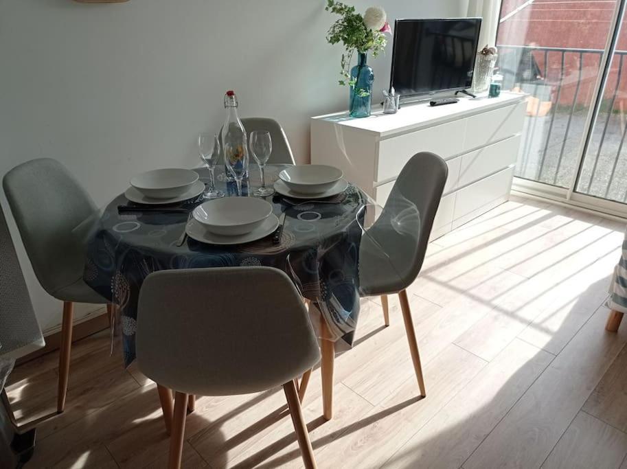 Les Carabins, Clim, Parking, Commerce Fos-sur-Mer Exteriör bild